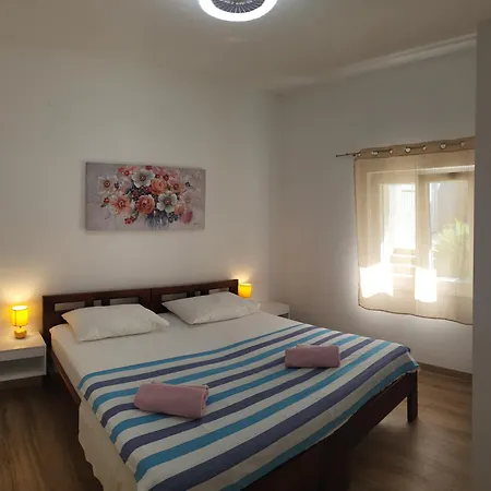 Apartman Elle With Free Private Parking Apartamento *