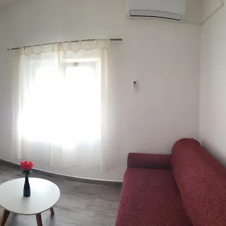 Apartman Elle With Free Private Parking Apartament
