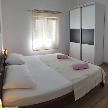 Apartament Apartman Elle With Free Private Parking *